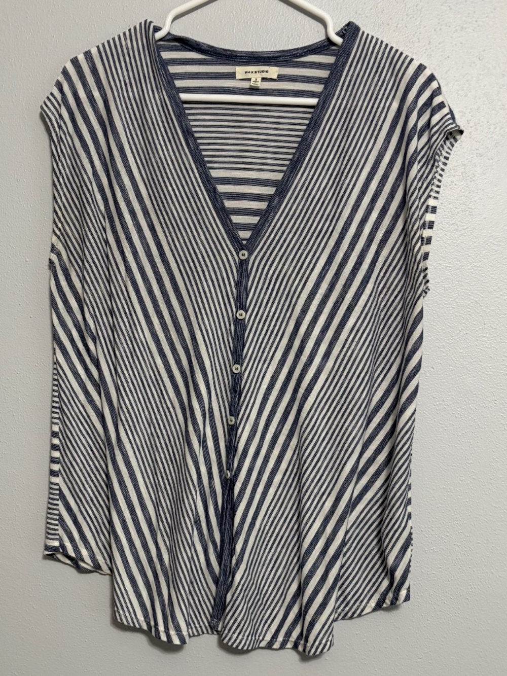 Max Studio sleeveless button down size small